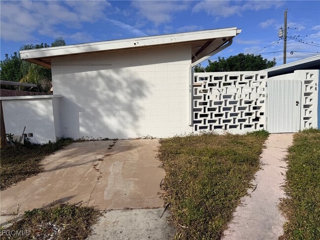 15 Vineyard St in Lehigh Acres, FL - Building Photo - Building Photo