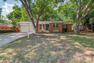 1703 Raydon Dr in Arlington, TX - Building Photo