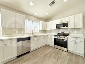 1969 W Prospector Way in San Tan Valley, AZ - Building Photo - Building Photo