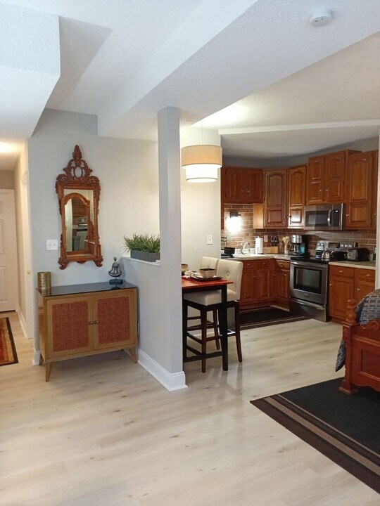 906 Bitterfield Dr, Unit Executive furnished Apt. in Ballwin, MO - Foto de edificio