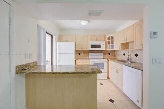 20160 NE 3rd Ct in North Miami Beach, FL - Building Photo - Building Photo