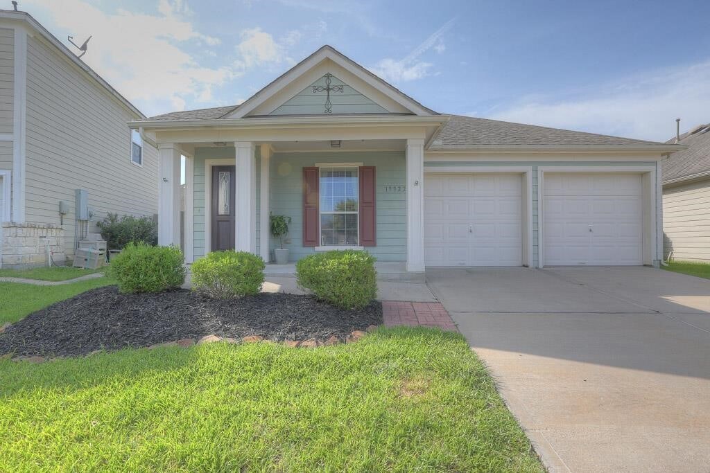 19922 Braecove Cir in Richmond, TX - Building Photo