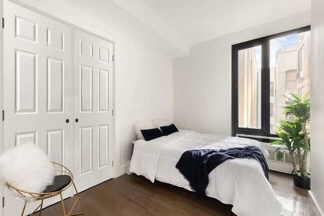 399 E 8th St in New York, NY - Foto de edificio - Building Photo