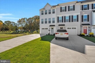 76 SAND HILLS Dr in Monroe, NJ - Foto de edificio - Building Photo