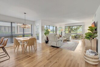 334 Brackenwood Cir in Palm Beach Gardens, FL - Building Photo - Building Photo