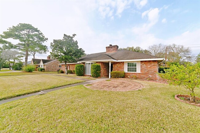 property at 5822 W Bellfort Ave