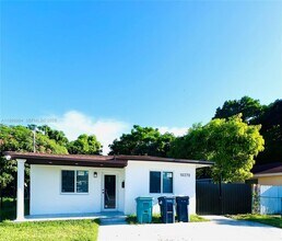 10370 SW 174th Terrace in Miami, FL - Foto de edificio - Building Photo