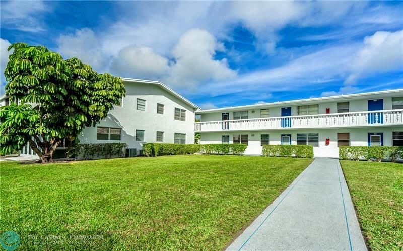 137 Farnham F in Deerfield Beach, FL - Building Photo