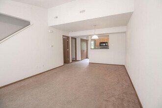 2119 N Ballenger Ln in Columbia, MO - Building Photo - Building Photo