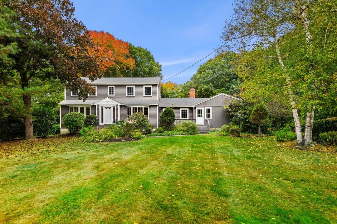 8 Marie Dr in Andover, MA - Building Photo
