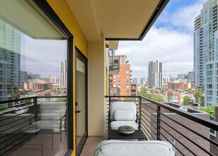 Urbana Rental Flats in San Diego, CA - Foto de edificio - Building Photo