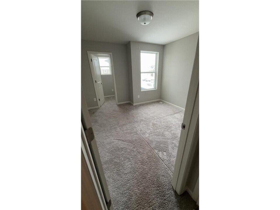 4829 Airlake Dr in Woodbury, MN - Building Photo