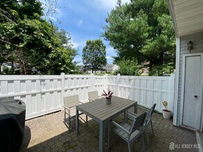 29 Borelle Square in Sayreville, NJ - Building Photo - Building Photo