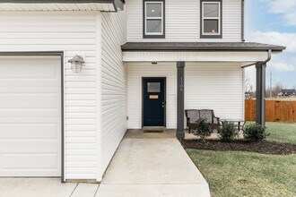 1106 Eagle's View Dr in Clarksville, TN - Building Photo - Building Photo