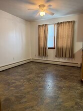 72 Victoria Rd in New Britain, CT - Building Photo - Building Photo