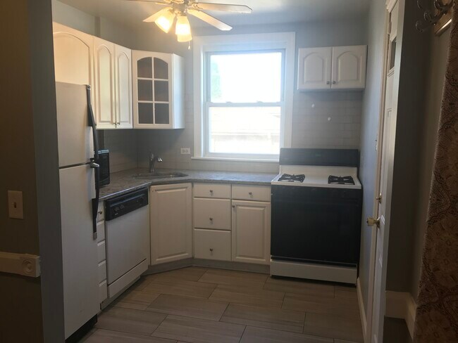 10518 S Artesian Ave in Chicago, IL - Building Photo - Building Photo