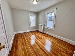 133 Redlands Rd, Unit 1 in Boston, MA - Building Photo - Building Photo