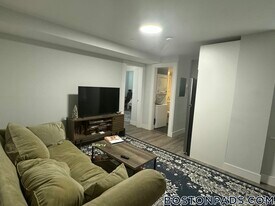 81 Park Dr in Boston, MA - Building Photo