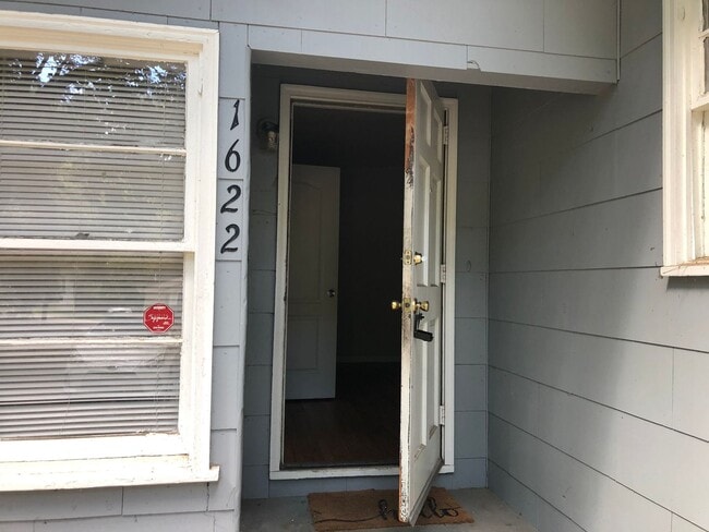 1622 Mayhew St in Tallahassee, FL - Building Photo - Building Photo