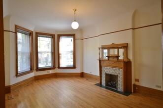 2214 N Kenmore Ave, Unit 2214-1 in Chicago, IL - Building Photo - Building Photo
