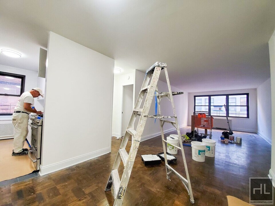 5 AVENUE in New York, NY - Building Photo