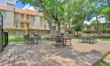 SunBlossom Woodlake in Houston, TX - Foto de edificio - Building Photo