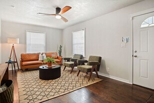 912 W Comanche St in Norman, OK - Building Photo