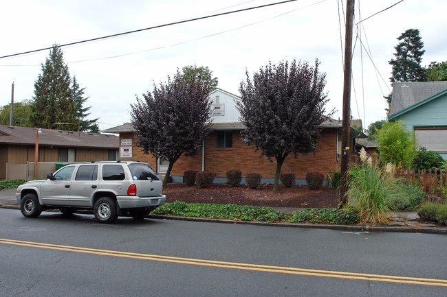 4210-4222 NE 42nd Ave in Portland, OR - Building Photo - Building Photo