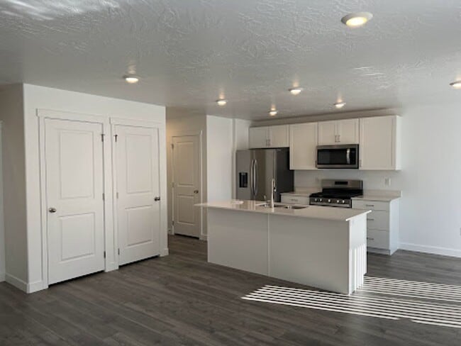 2943 W Ezra Dr in Cedar City, UT - Building Photo - Building Photo