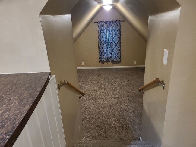 914 S Center St, Unit 3 in Bloomington, IL - Building Photo - Building Photo