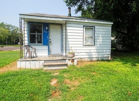 412 Wood River Ave in East Alton, IL - Building Photo