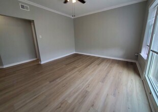 2064 W Hutchinson St in Chicago, IL - Building Photo - Building Photo