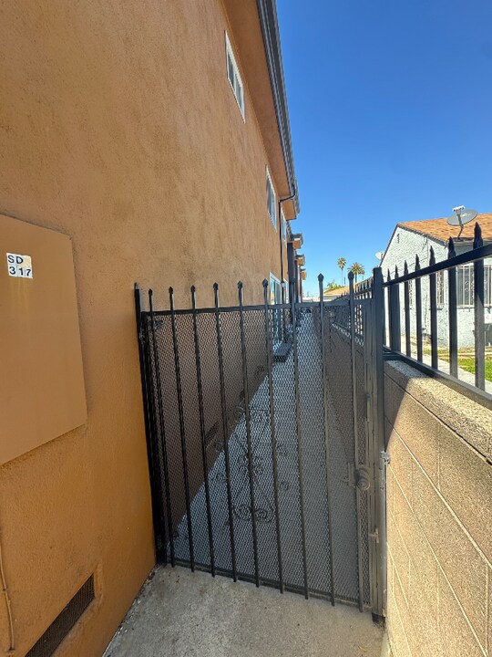 317 E Hazel St in Inglewood, CA - Building Photo