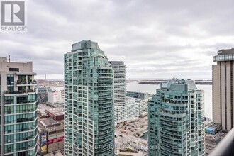 33-2933 Bay St. in Toronto, ON - Building Photo - Building Photo