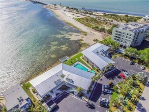 2570 Gary Cir in Dunedin, FL - Building Photo - Building Photo