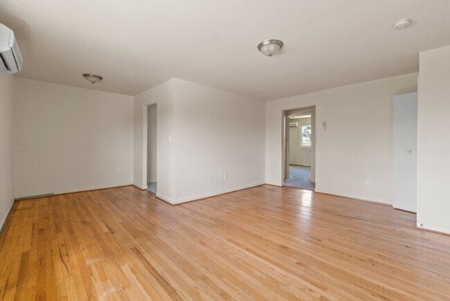 301X Dupont Ave in Baltimore, MD - Building Photo - Building Photo