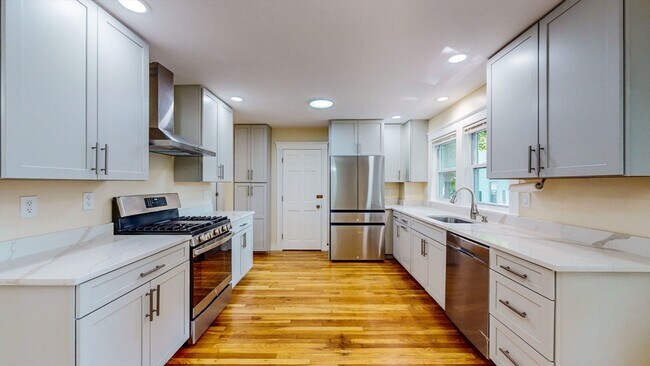 146 Langley Rd in Newton, MA - Building Photo - Building Photo