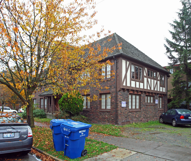 Anhalt Hall Apartments in Seattle, WA - Building Photo - Building Photo