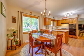 2820 St James Ln in Mequon, WI - Building Photo - Building Photo