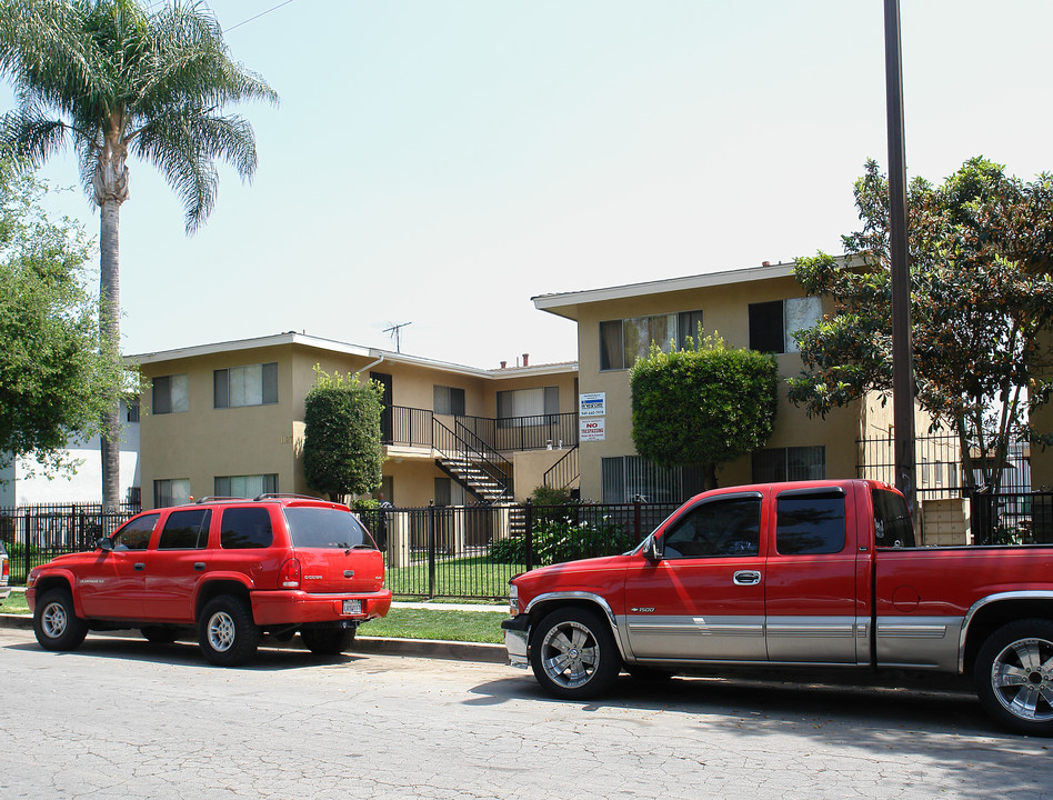 1127 Poplar St in Santa Ana, CA - Foto de edificio