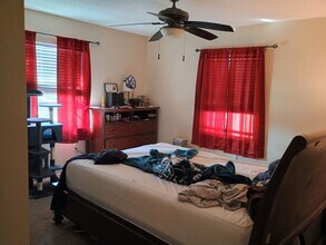 6121 7th Ave in New Port Richey, FL - Building Photo - Building Photo