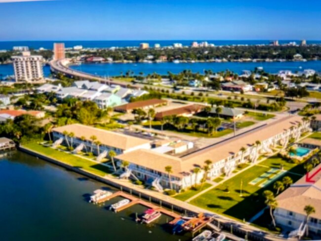 335 Causeway N in New Smyrna Beach, FL - Building Photo - Building Photo
