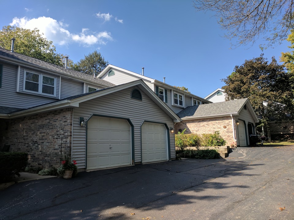 Fairfield Townhouses in Cedarburg, WI - Building Photo