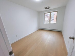 39-58 58th St in Queens, NY - Building Photo - Building Photo
