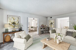 Maison De Ville in Mobile, AL - Building Photo