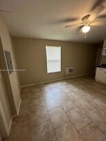 5625 SW 26th St in West Park, FL - Building Photo