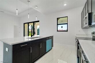 4725-4727-4727 27th St SW in Lehigh Acres, FL - Building Photo - Building Photo