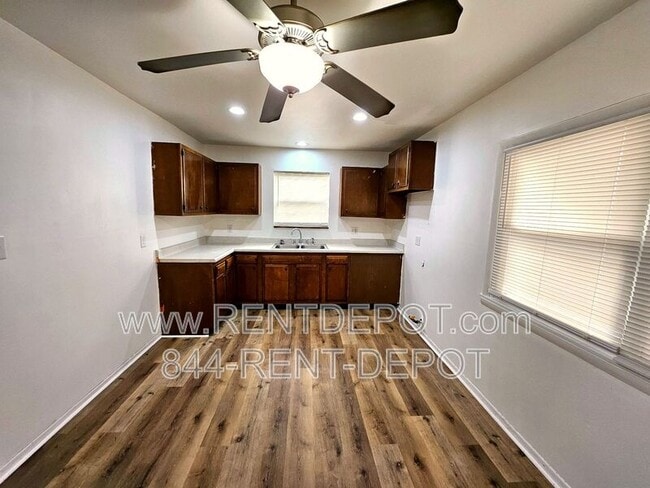 property at 1531 E Riverside Dr