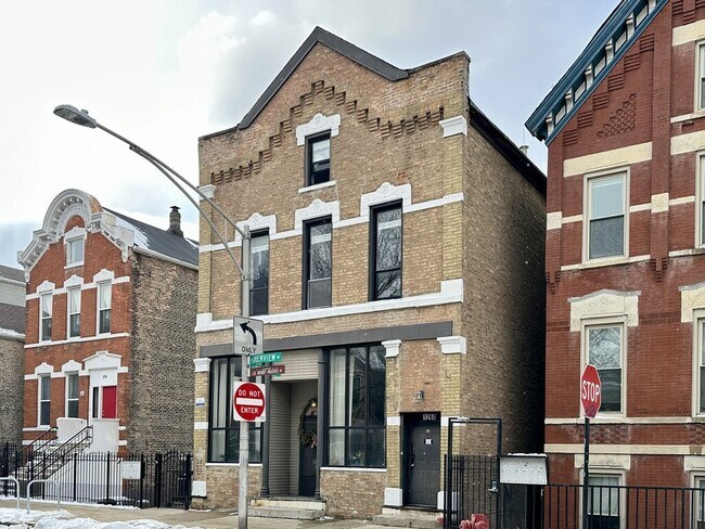 property at 1260 N Greenview Ave