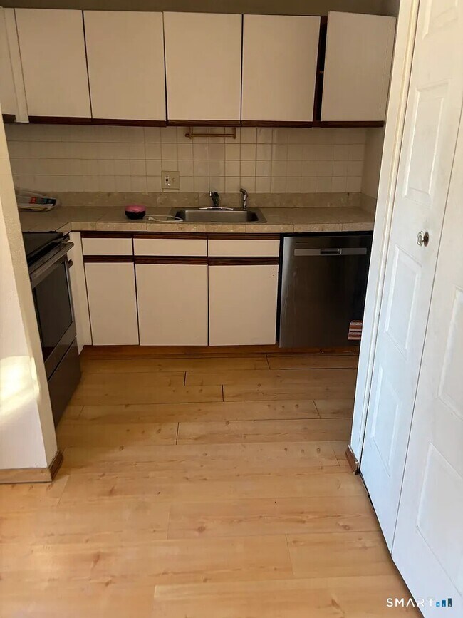 17 Burgundy Hill Ln in Middletown, CT - Building Photo - Building Photo